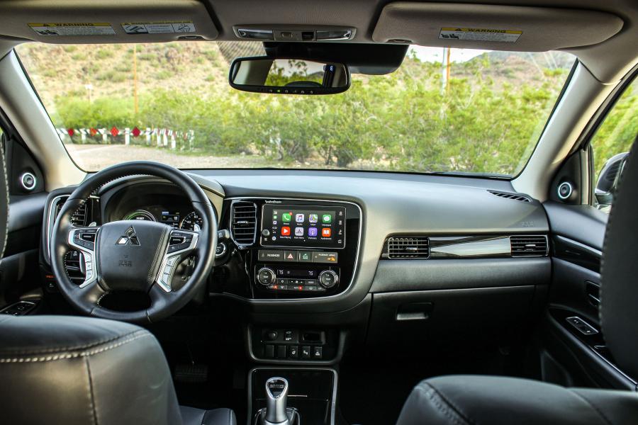Торпедо Mitsubishi Outlander PHEV 2018 года  (NA) (фото 32 из 41)